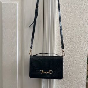Elegant Black Croc-Embossed Shoulder Bag